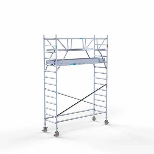 <p>La torre de andamio de aluminio Euroscaffold, con una anchura de 90 cm y barandillas plegables a ambos lados, ofrece una estabilidad sin igual y una seguridad mejorada. Las barandillas proporcionan protección en todo el perímetro, y el marco anch