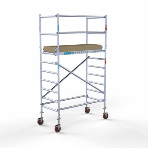 <p>Esta torre de andamio compacta tiene un ancho de 90 cm, un largo de 190 cm y una altura de trabajo de 4,2 m. El andamio fácil de usar, hecho de aluminio de alta calidad, se puede montar o desmontar en cinco minutos. El andamio robusto tiene un gr