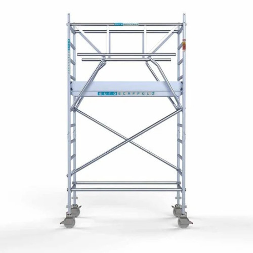 <p>La torre de andamio de aluminio Euroscaffold con una anchura de 90 cm y barandillas plegables en ambos lados proporciona una estabilidad sin igual y una seguridad mejorada. Las barandillas en ambos lados ofrecen protección integral, mientras que 