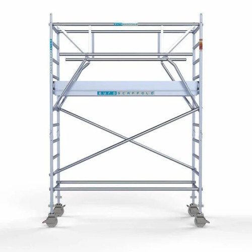 <p>La torre de andamio de aluminio Euroscaffold con una anchura de 90 cm y barandillas plegables en ambos lados proporciona una estabilidad sin igual y una seguridad mejorada. Las barandillas en ambos lados ofrecen protección integral, mientras que 