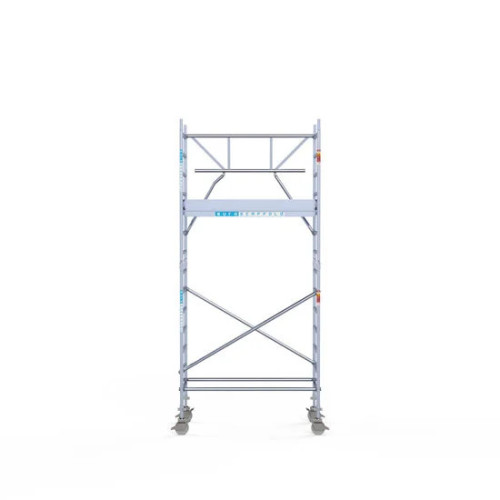 <p>La torre de andamio de aluminio Euroscaffold de 90 cm de ancho con barandillas plegables en un lado garantiza la seguridad y maniobrabilidad en espacios reducidos, manteniendo al mismo tiempo un espacio de trabajo abierto. Su diseño delgado facil