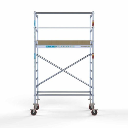 <p>Esta torre de andamio con plataforma ligera de carbono tiene un ancho de 90 cm, un largo de 190 cm y una altura de trabajo de 4,2 m. El andamio fácil de usar, hecho de aluminio de alta calidad, se puede montar o desmontar en cinco minutos. El and