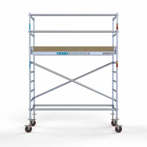 <p>Esta torre de andamio con plataforma ligera de carbono tiene un ancho de 90 cm, un largo de 250 cm y una altura de trabajo de 4,2 m. El andamio fácil de usar, hecho de aluminio de alta calidad, se puede montar o desmontar en cinco minutos. El and